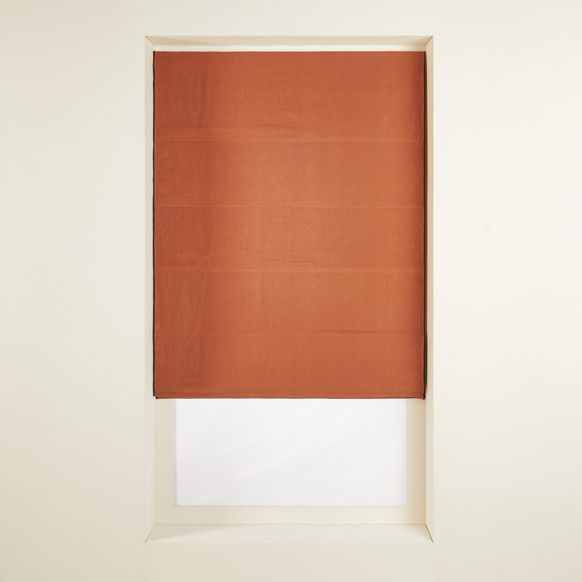 Madura Verduisteringsrolgordijn Carlina terracotta en zwarte hommel 60