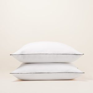 Madura Set van 2 kussenslopen Carlina puur witte en zwarte hommel 65×6 Madura Set van 2 kussenslopen Carlina puur witte en zwarte hommel 65×6