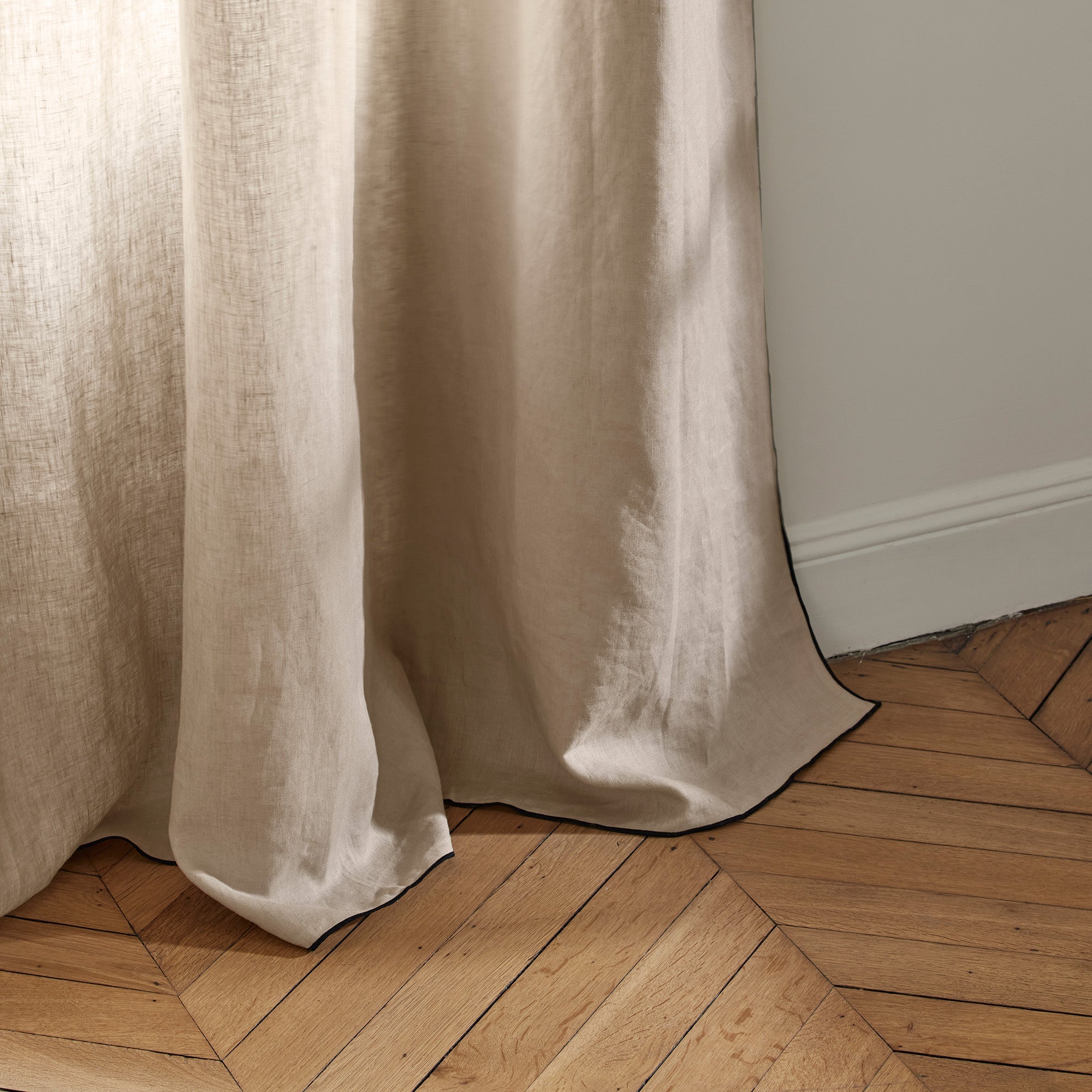 Madura Gordijn Carlina snaar en zwarte hommel 150x280 cm