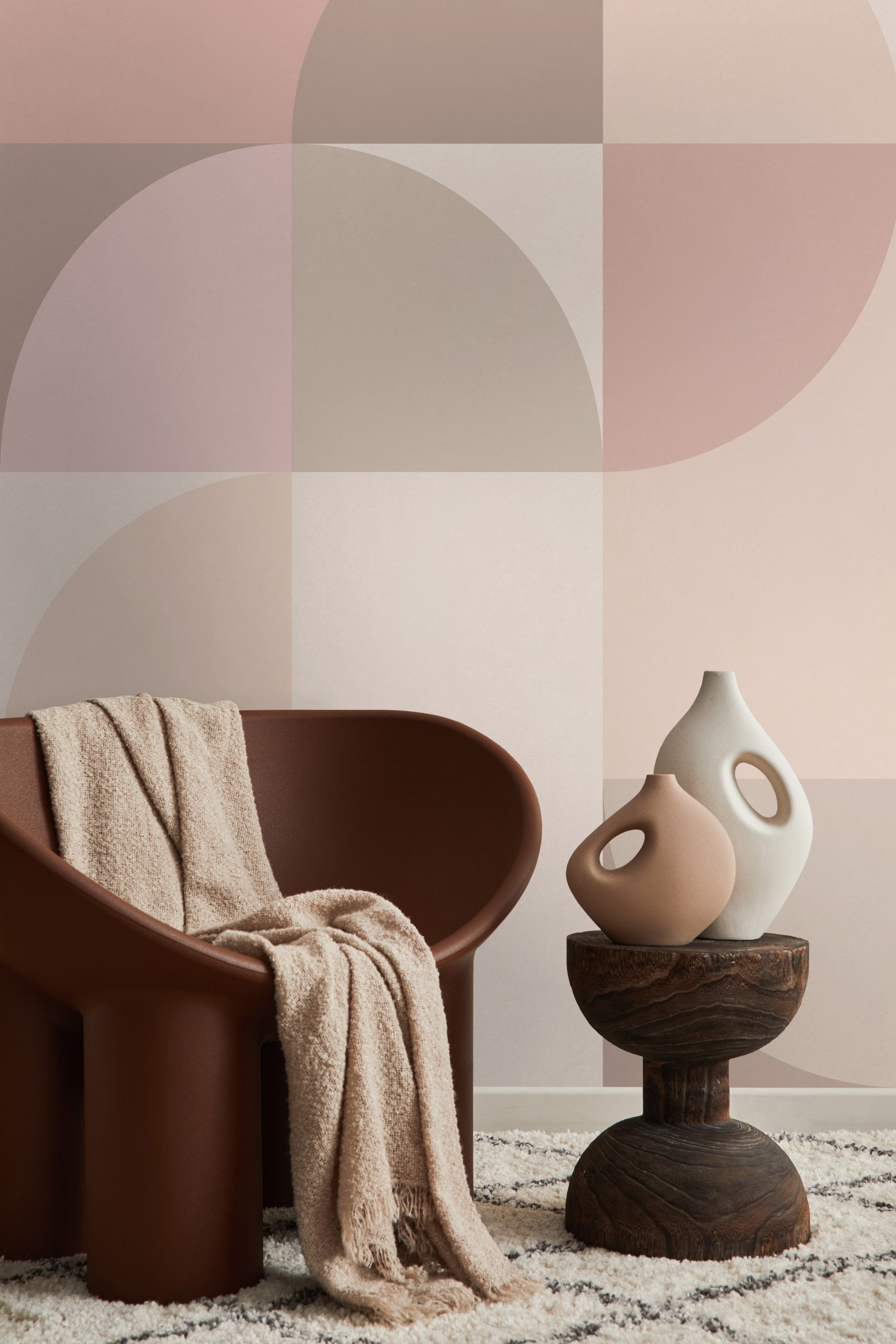 Origin Wallcoverings fotobehang cirkels in Bauhaus stijl beige en roze
