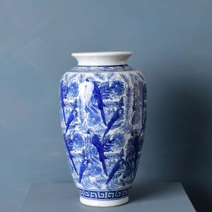Madame Fleurie Azurica II Vaas – Handgeschilderd Blauw-Wit – Klassiek Madame Fleurie Azurica II Vaas – Handgeschilderd Blauw-Wit – Klassiek