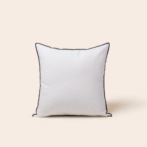 Madura Kussenovertrek Carlina puur witte en zwarte hommel 40×40 cm Madura Kussenovertrek Carlina puur witte en zwarte hommel 40×40 cm