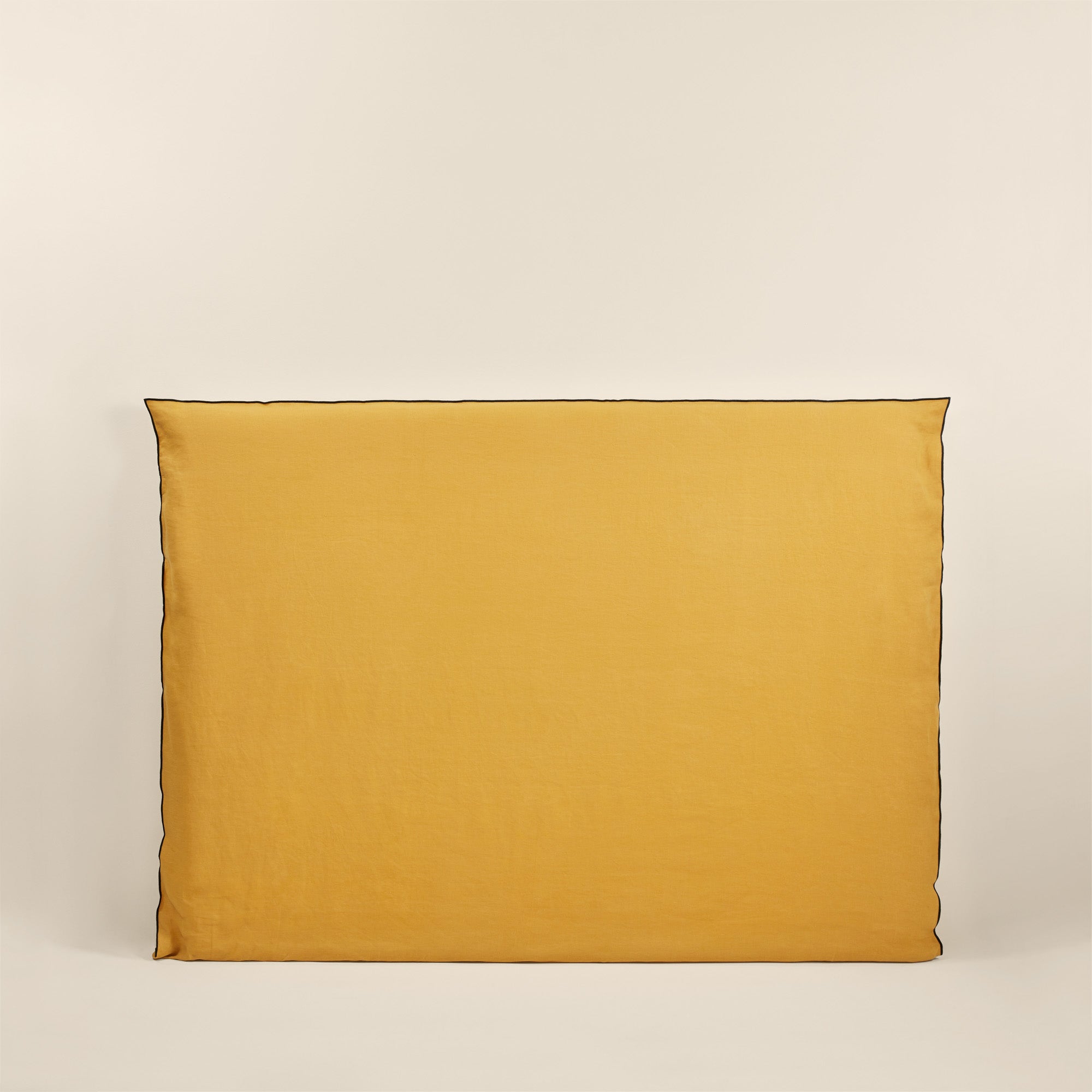Madura Hoes voor hoofdbord Carlina oker en zwarte hommel 150x134 cm