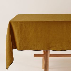 Madura Rechthoekig tafelkleed Carlina bronzen en zwarte hommel 170×250