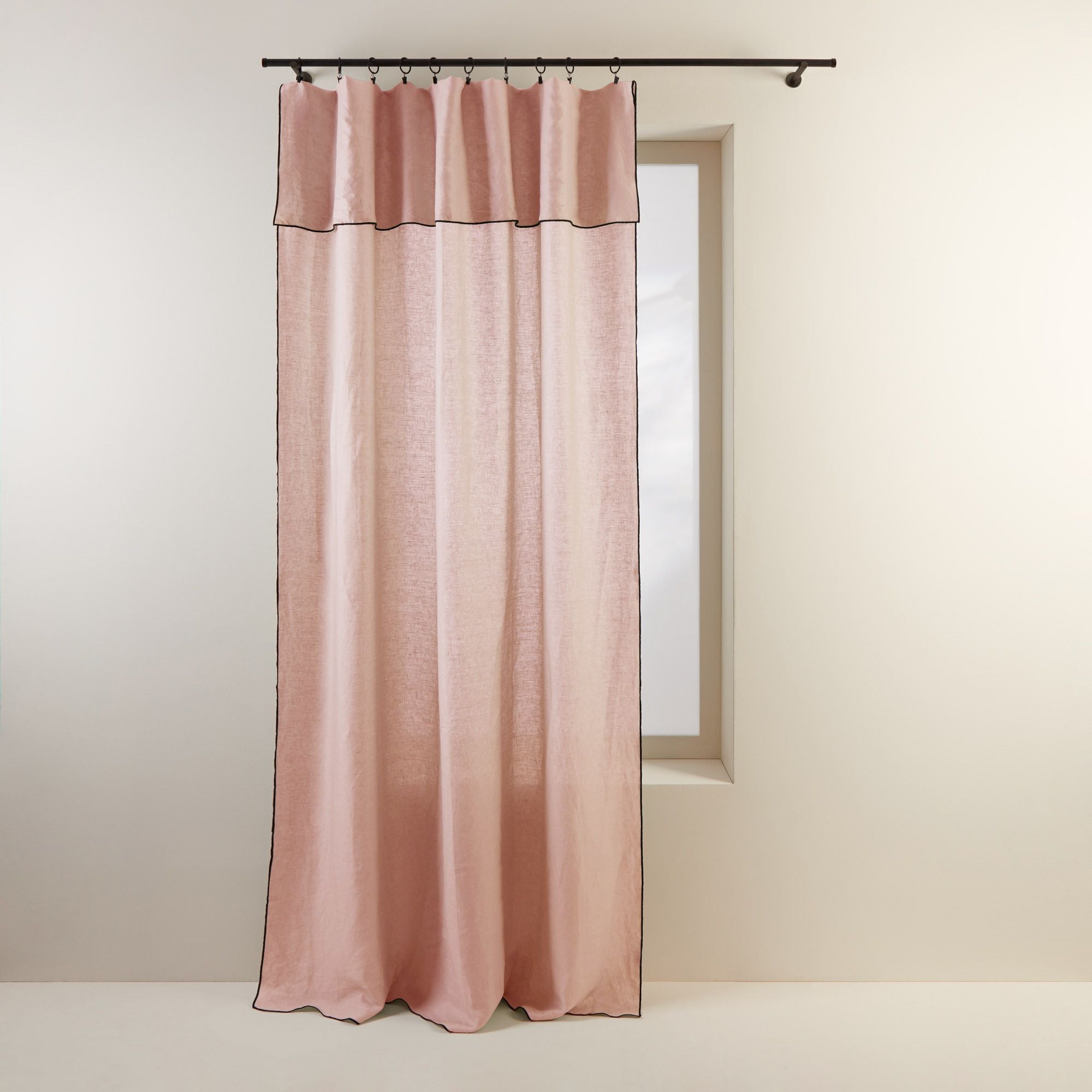 Madura Gordijn Carlina poederroze en zwarte hommel 150x350 cm