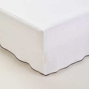 Madura Hoes voor boxspring Carlina puur witte en zwarte hommel 140×200 Madura Hoes voor boxspring Carlina puur witte en zwarte hommel 140×200