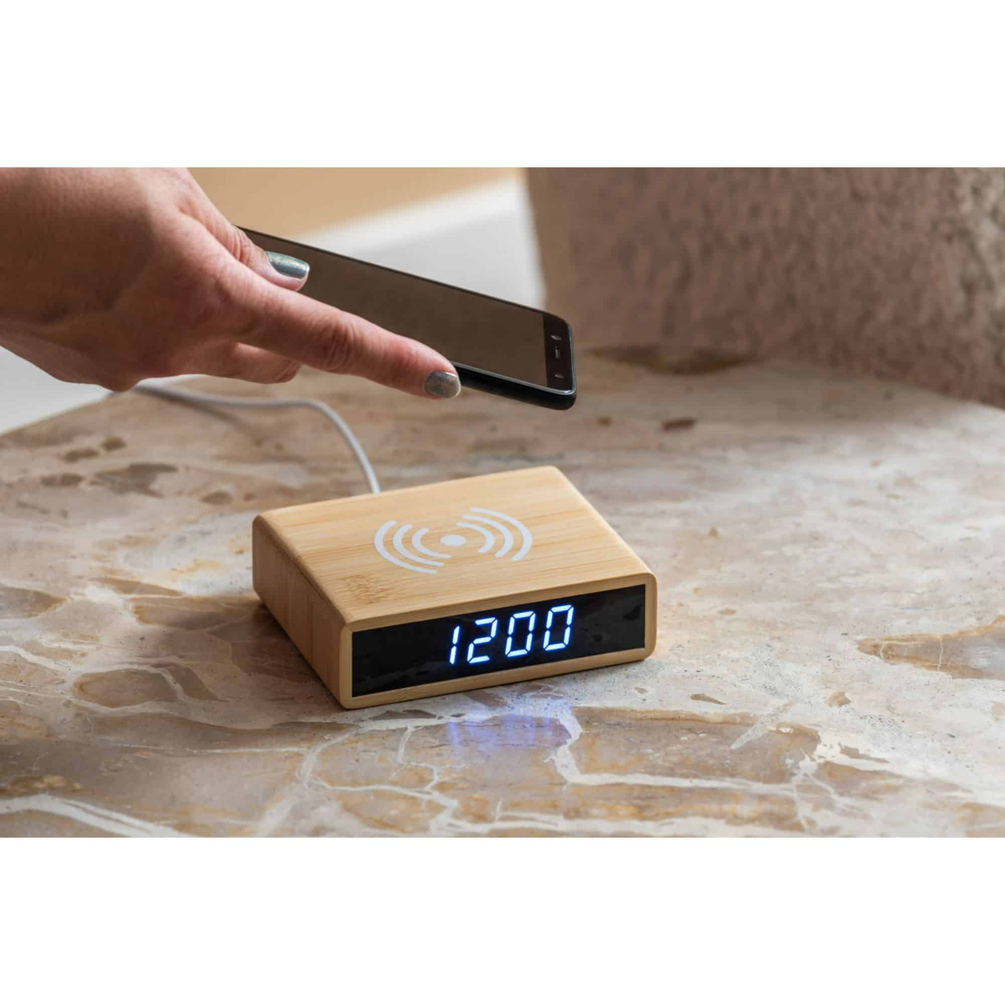 Karlsson wekker Fat w. Phone Charger LED - bruin - 8x10.6x3.1cm - Vade