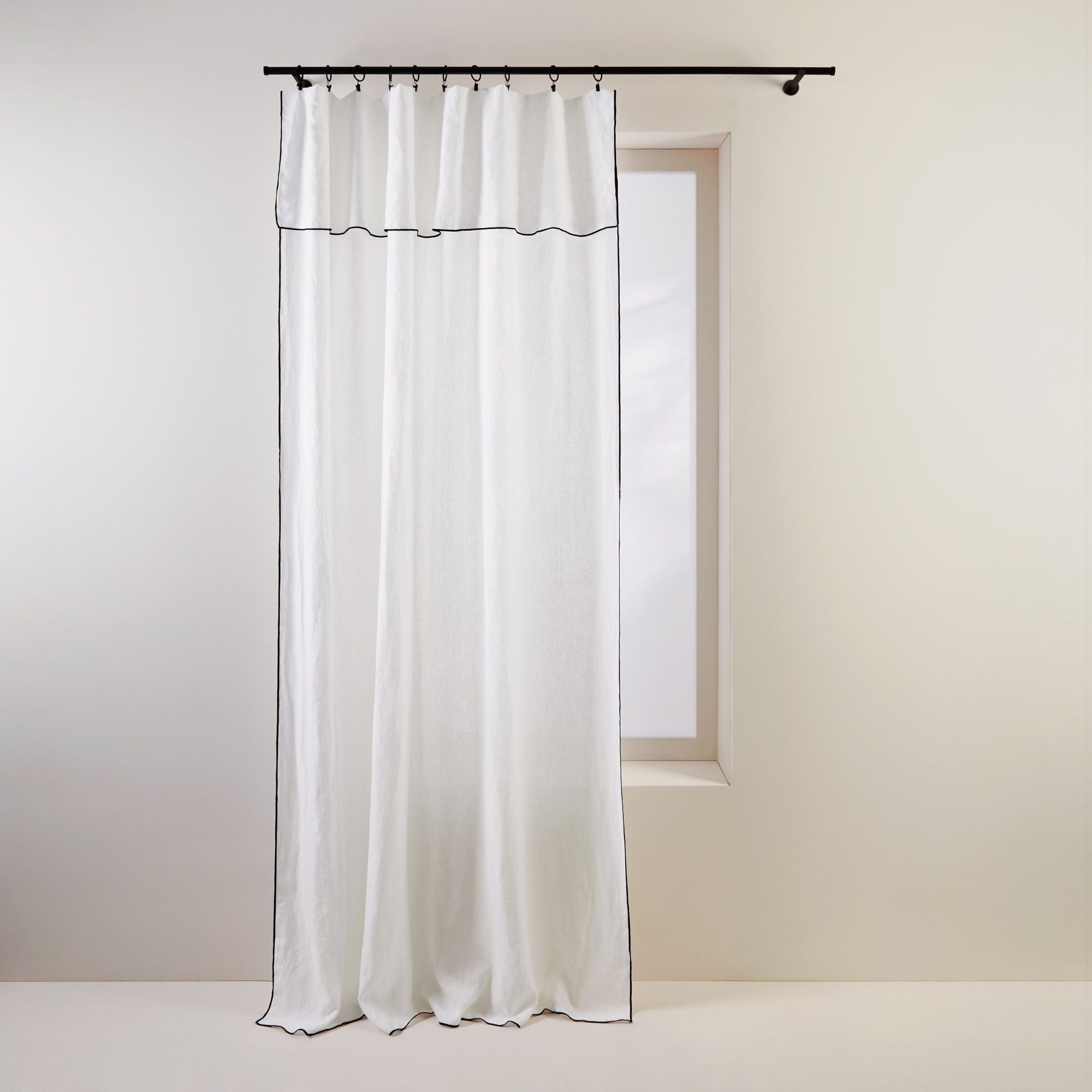Madura Gordijn Carlina puur witte en zwarte hommel 150x280 cm