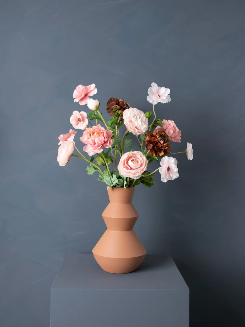 Madame Fleurie Terra Blush Boeket inclusief Vaas – Luxe Zijden bloemen