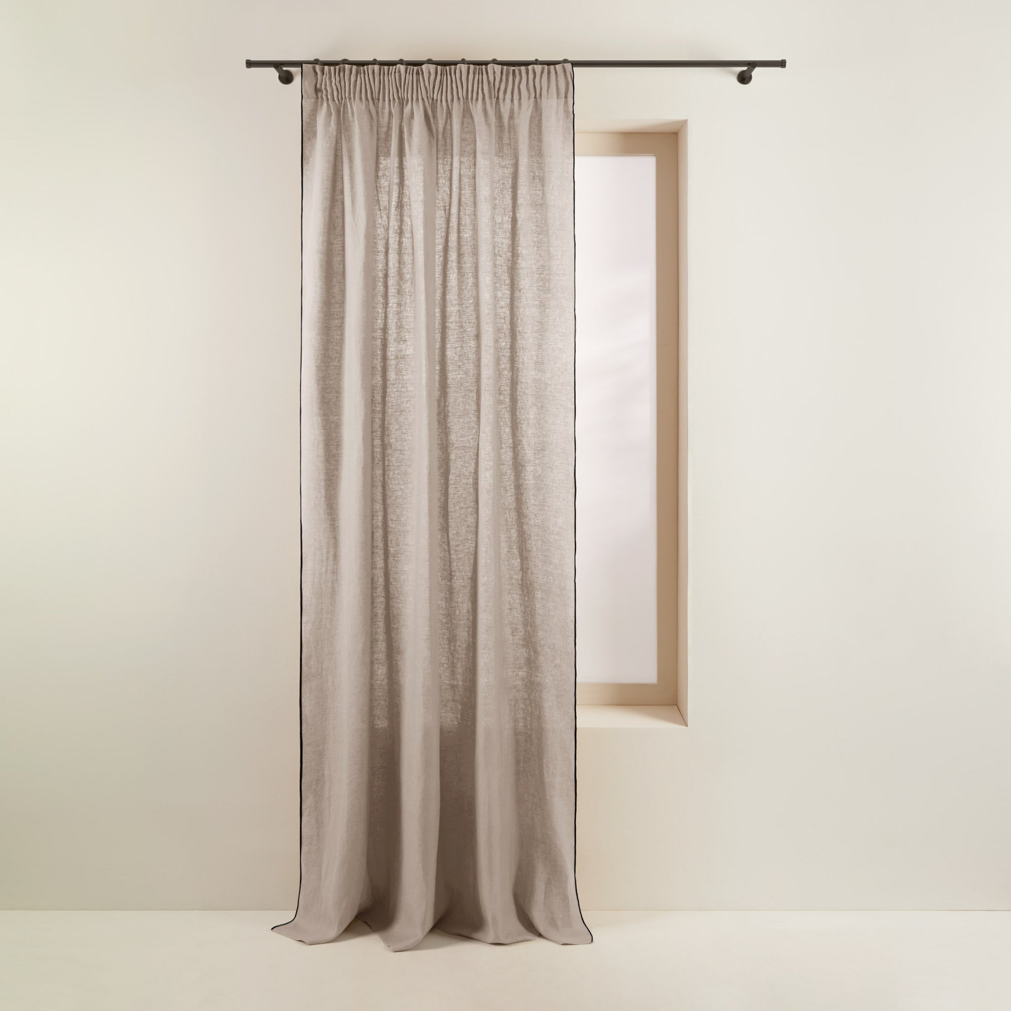 Madura Gordijn Carlina snaar en zwarte hommel 350x280 cm