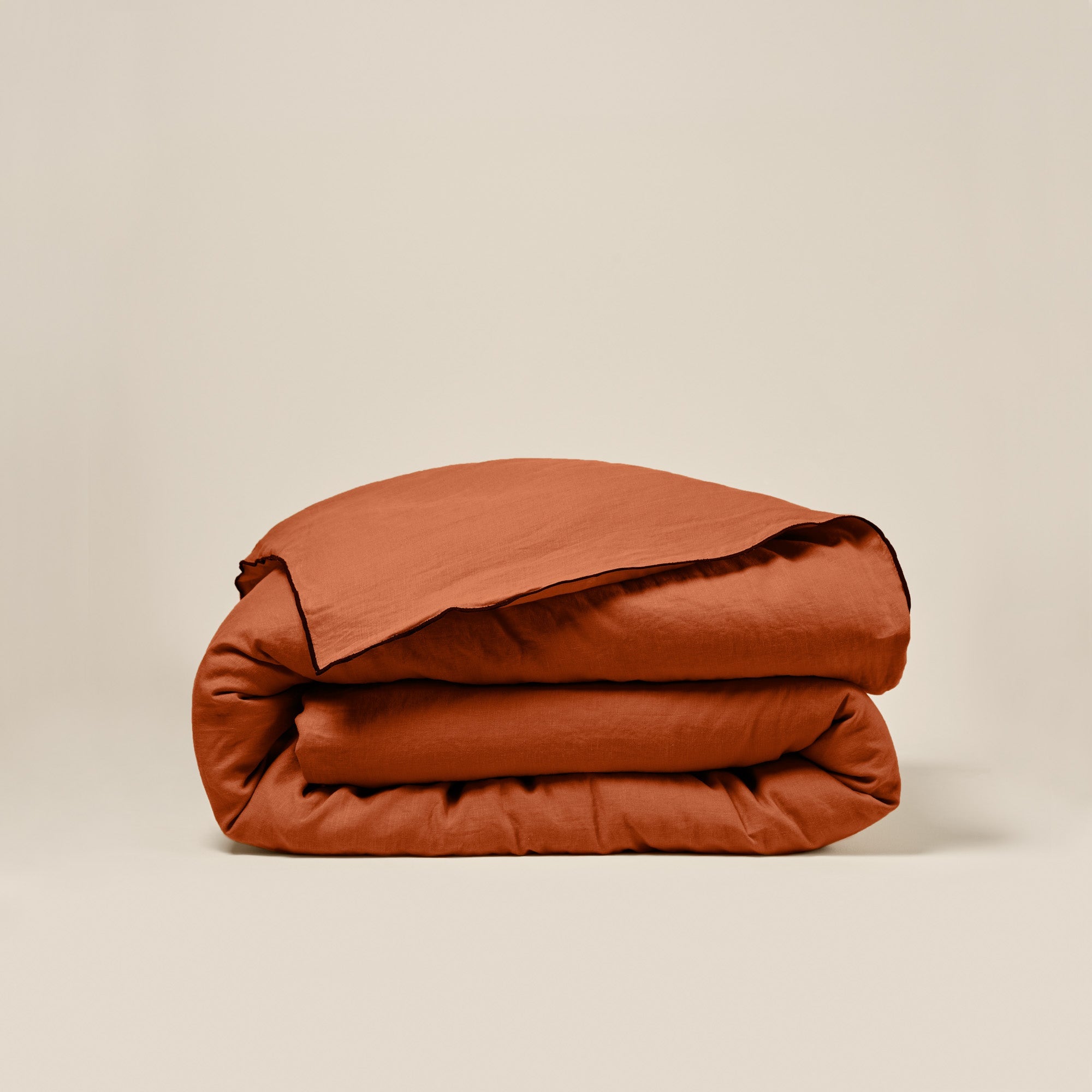 Madura Dekbedovertrek Carlina terracotta en zwarte hommel 260x240 cm