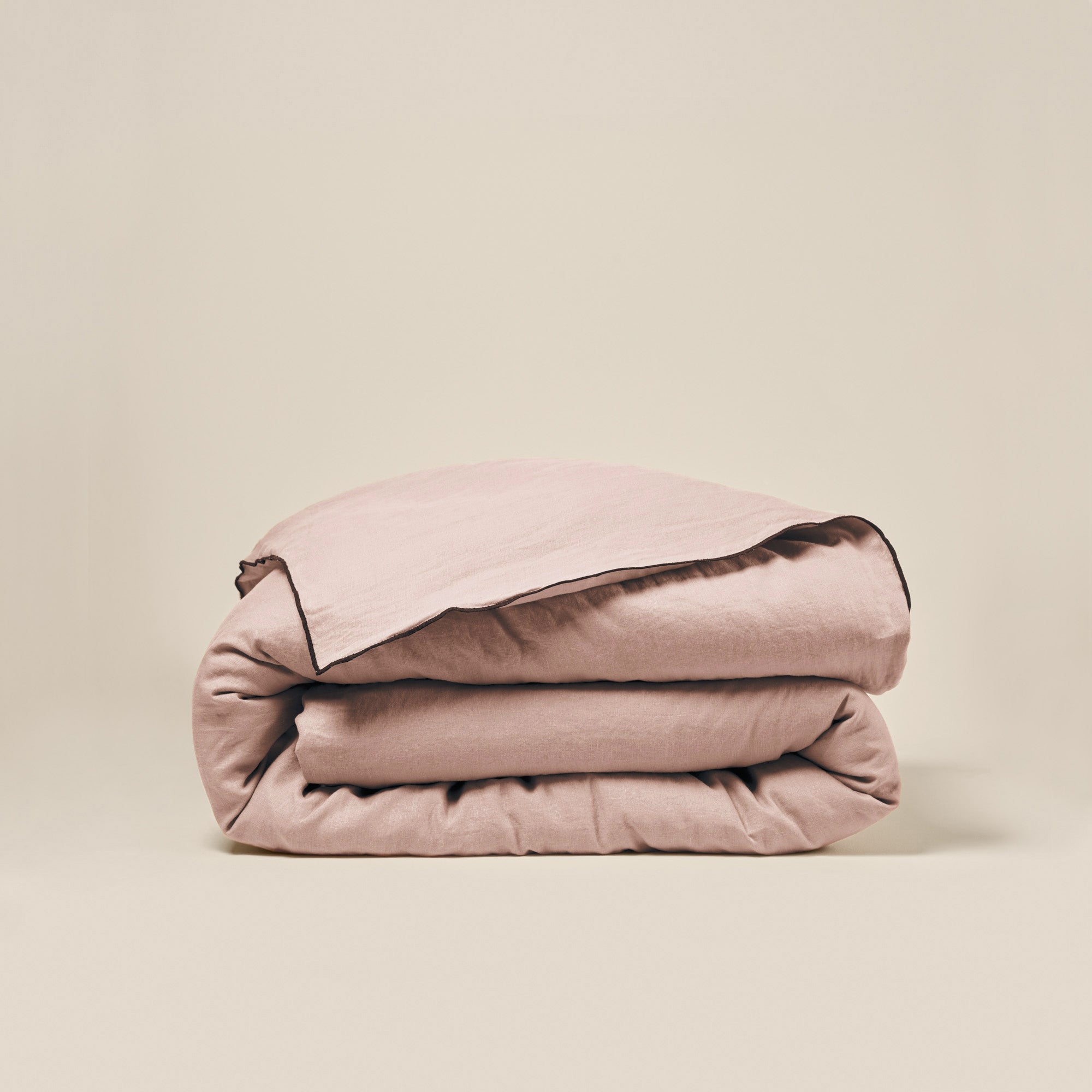 Madura Dekbedovertrek Carlina poederroze en zwarte hommel 240x220 cm