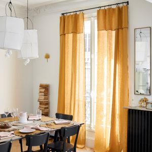 Madura Gordijn Carlina oker en zwarte hommel 200×280 cm
