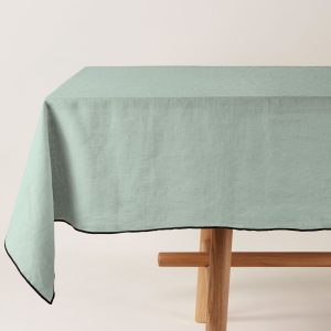 Madura Vierkant tafelkleed Carlina linde en zwarte hommel 170×170 cm Madura Vierkant tafelkleed Carlina linde en zwarte hommel 170×170 cm