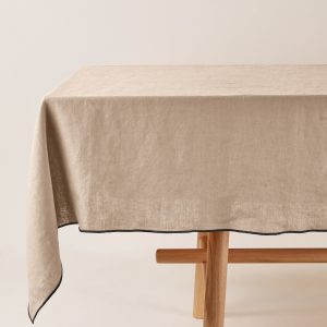 Madura Vierkant tafelkleed Carlina zandhommel en zwarte hommel 170×170 Madura Vierkant tafelkleed Carlina zandhommel en zwarte hommel 170×170