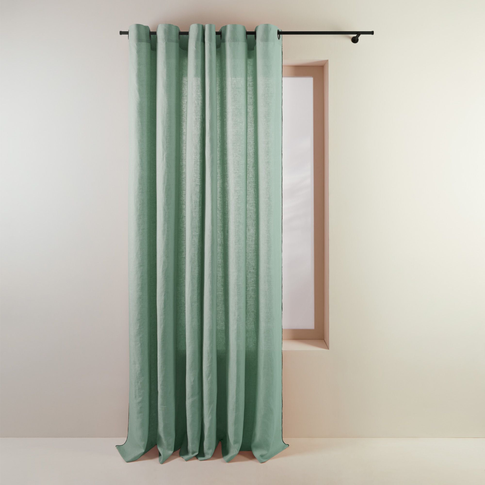 Madura Gordijn Carlina linde en zwarte hommel 140x350 cm