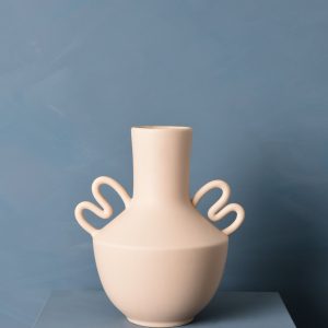 Madame Fleurie Eolia Vaas – Sculpturaal Aardewerk – Matte Afwerking me