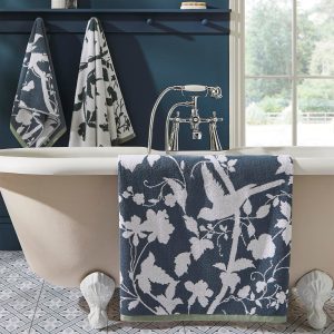 Laura Ashley Badlaken Oriental Garden Dusky Seaspray 100x150cm Laura Ashley Badlaken Oriental Garden Dusky Seaspray 100x150cm
