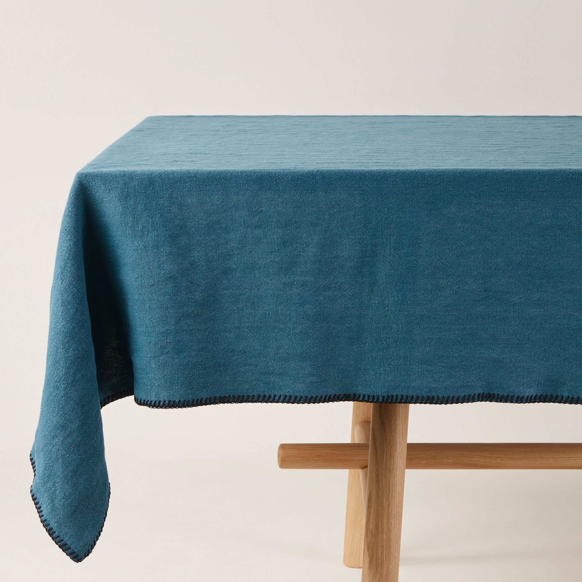 Madura Rechthoekig tafelkleed Nino indigo en zwarte slinger 140x250 cm